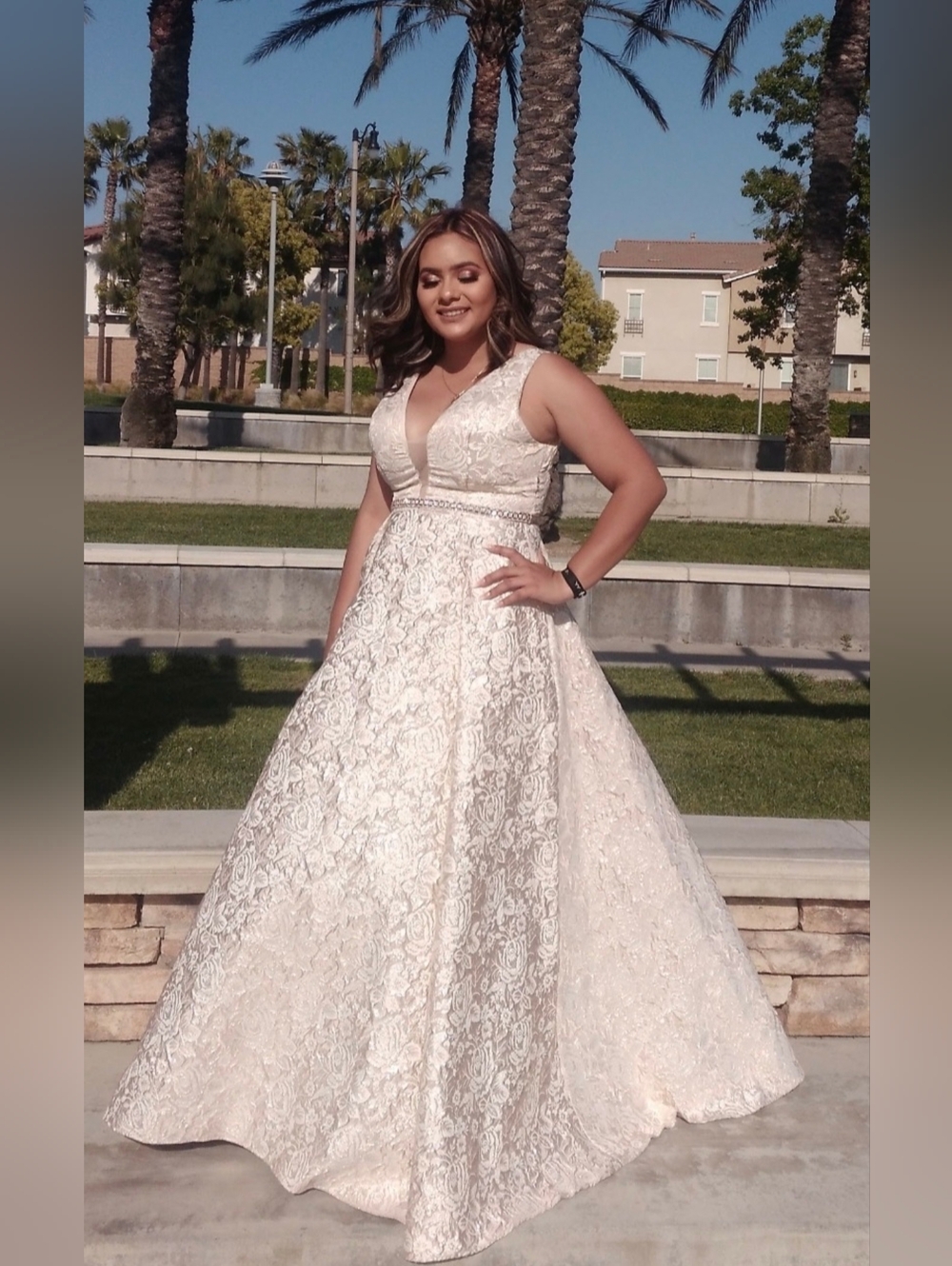 Aspeed Gold Lace V-Neck Prom Gown